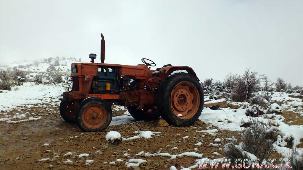 تراکتور و بارش برف روستای گنک